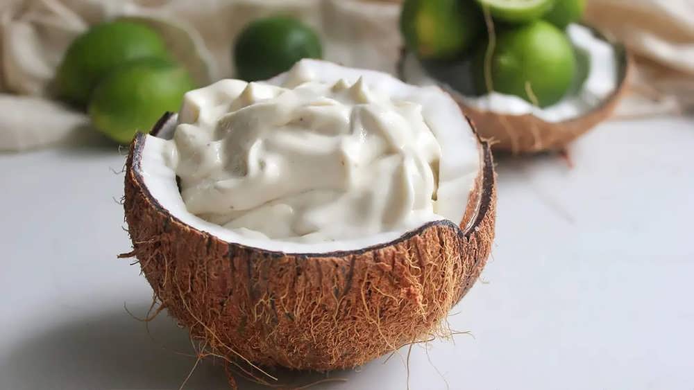 ماسک مو با روغن نارگیل، برگ کاری و آب لیمو