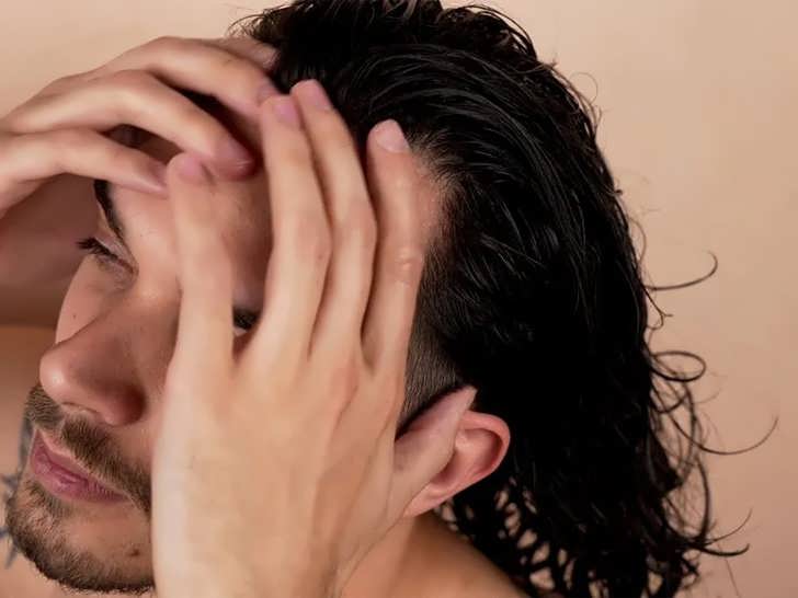 پوست سر خود را ماساژ دهید